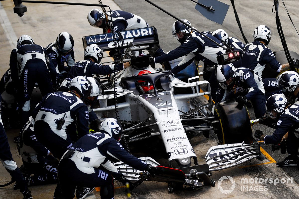Daniil Kvyat, AlphaTauri AT01, in the pits