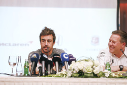 Fernando Alonso, McLaren; Zak Brown, McLaren-Chef