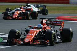 Fernando Alonso, McLaren MCL32, Stoffel Vandoorne, McLaren MCL32, Lewis Hamilton, Mercedes AMG F1 W0