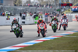 Gevecht tussen Jonathan Rea, Kawasaki Racing Team en Chaz Davies, Aruba.it Racing - Ducati Team