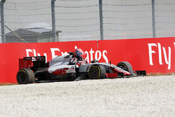 Romain Grosjean, Haas F1 Team VF-16 sale de la pista