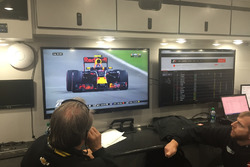 Stewart-Haas Racing crew bekijkt de Formule 1-race