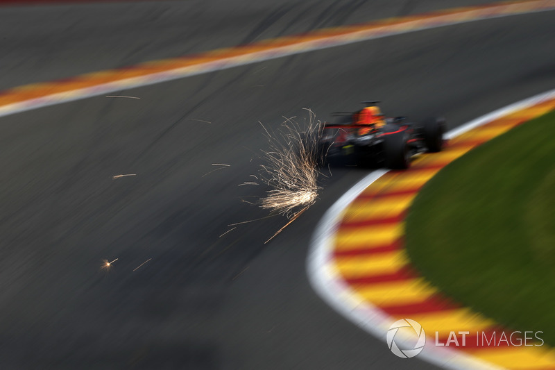 Daniel Ricciardo, Red Bull Racing RB13 sparks