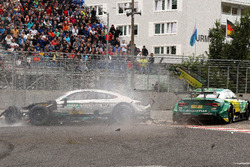 L'incidente Gary Paffett, Mercedes-AMG Team HWA, Mercedes-AMG C63 DTM e Mike Rockenfeller, Audi Spor