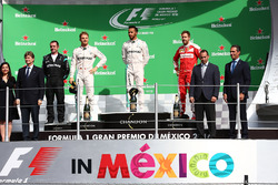 Podium: racewinnaar Lewis Hamilton, Mercedes AMG F1, tweede plaats Nico Rosberg, Mercedes AMG F1, de
