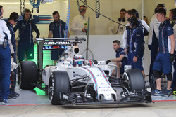Williams FW 38, ala posteriore con doppio flap ed extra winglets e