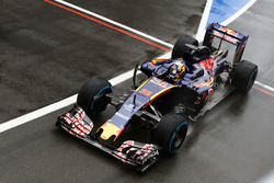 Карлос Сайнс-мол., Scuderia Toro Rosso STR11