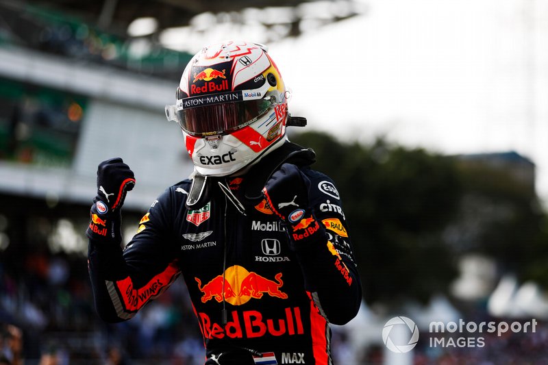 Max Verstappen wint in Brazilië.