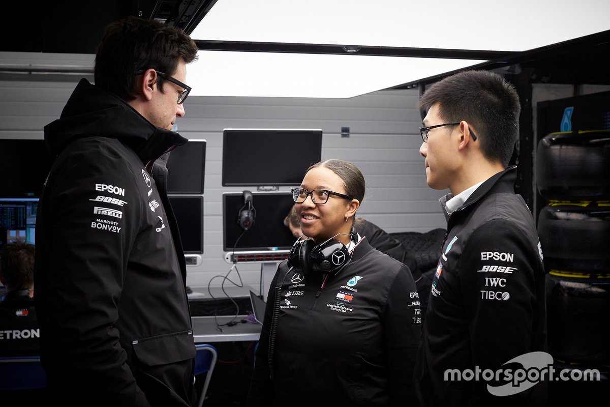 Toto Wolff, Executive Director (Business), Mercedes AMG, Stephanie Travers, Petronas trackside fluid engineer Mercedes AMG F1
