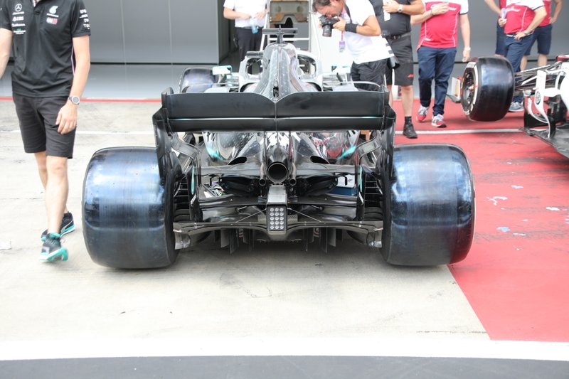Mercedes F1 AMG W10, parte posteriore