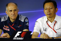 Franz Tost, Takım Patronu, Scuderia Toro Rosso, Yusuke Hasegawa, Direktör, Honda, basın toplantısı