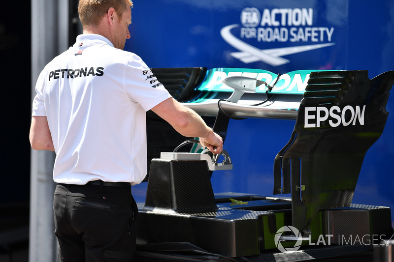 Mercedes-AMG F1 W09 rear wing