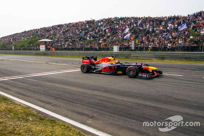 Макс Ферстаппен на гоночних днях за кермом RB8