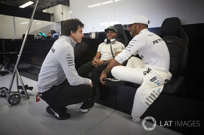 Керівник Mercedes AMG F1 Тото Вольфф, Нік і Льюіс Хемілтони, Mercedes AMG F1