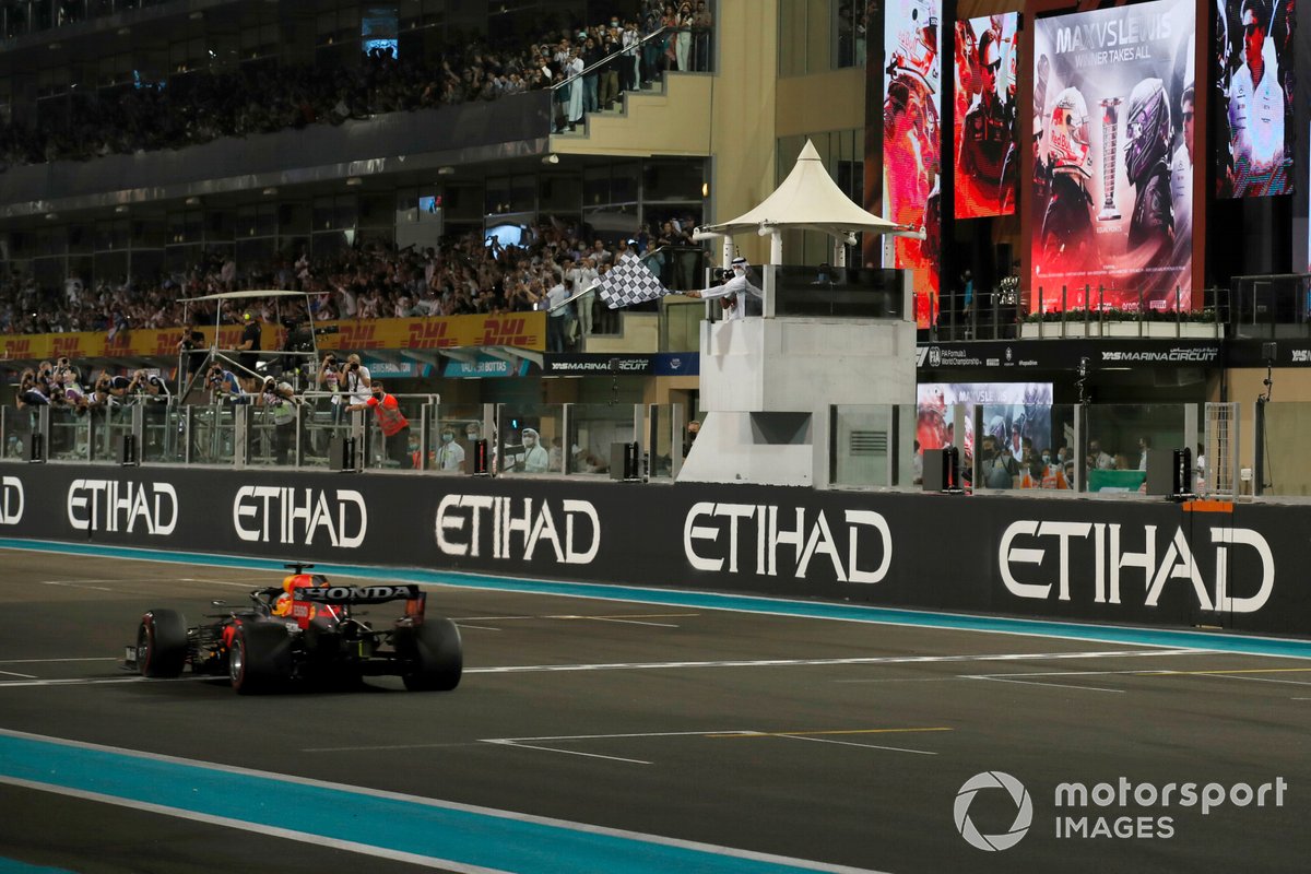 Max Verstappen, Red Bull Racing RB16B, 1st position, takes victory to become the 2021 drivers champion