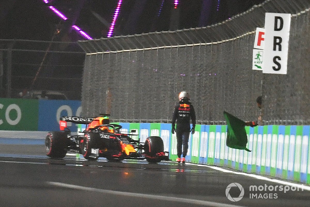 Max Verstappen, Red Bull Racing RB16B, después de chocar en la Q3 en Yeda.
