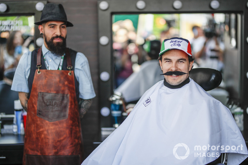 Sergio Perez, Racing Point Force India F1 Team bij de Movember-stand