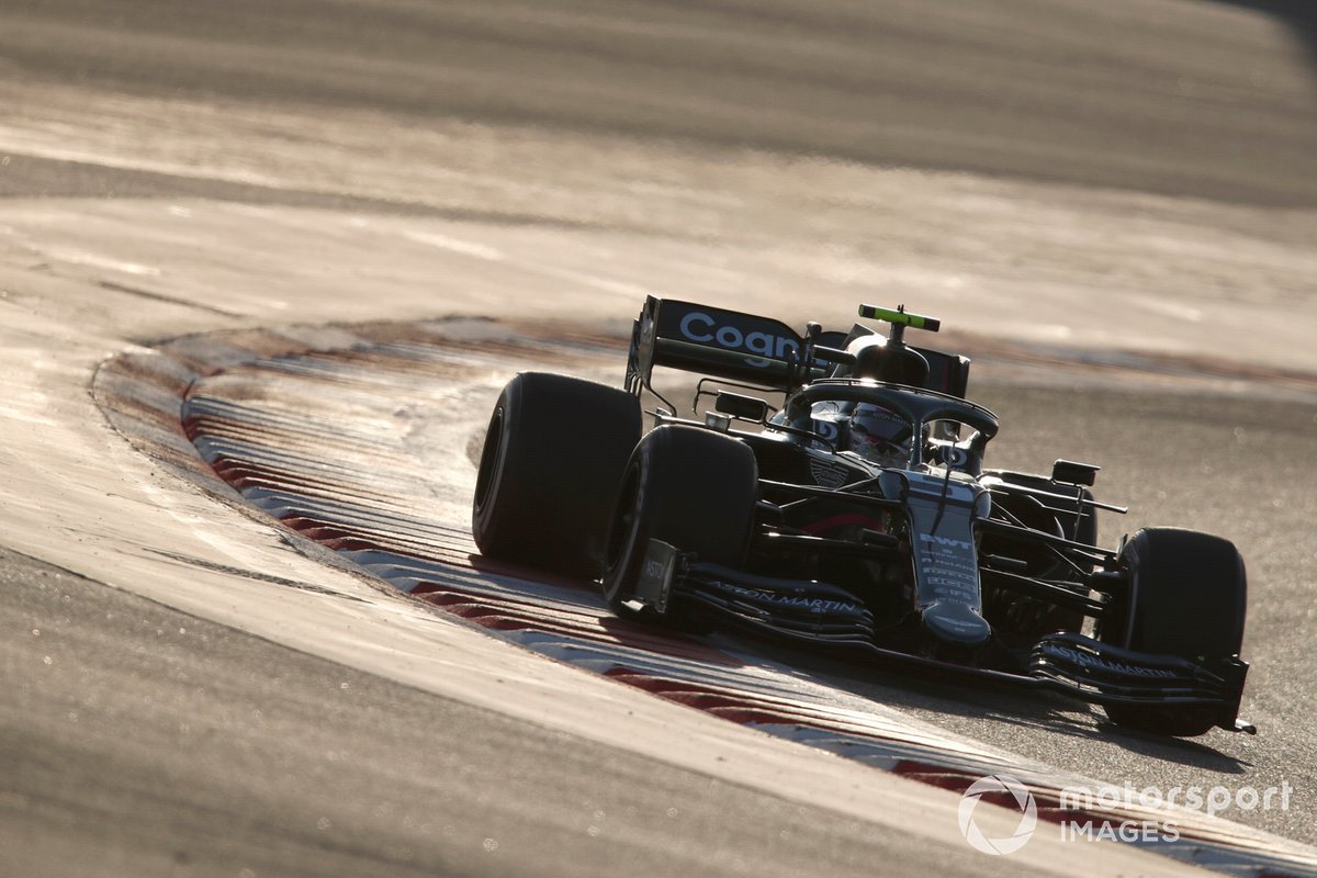 Sebastian Vettel mengui sasis Aston Martin AMR21 dalam tes pramusim F1 2021 di Bahrain, beberapa waktu lalu.