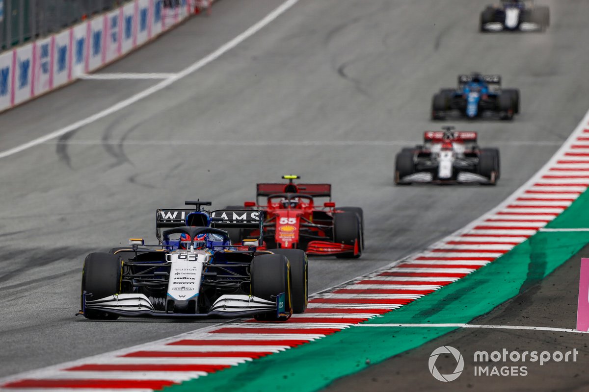 George Russell, Williams FW43B, Carlos Sainz Jr., Ferrari SF21