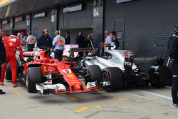 Le monoposto di Sebastian Vettel, Ferrari SF70H e Lewis Hamilton, Mercedes-Benz F1 W08 nel parco chi