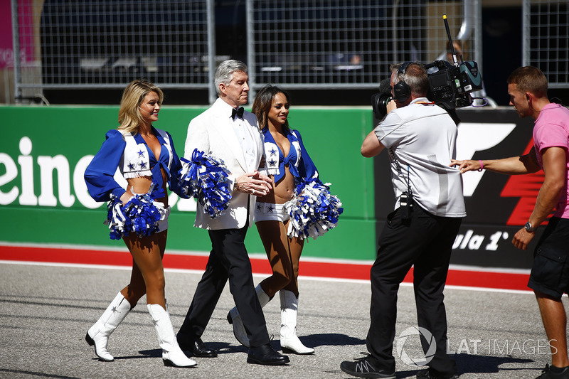 Michael Buffer ve Dallas Cowboys kızları