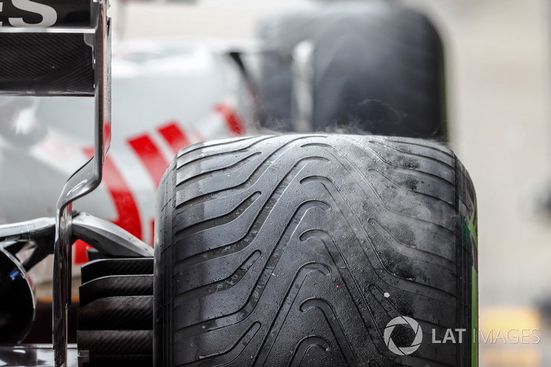 Calore rilasciato dagli pneumatici di Kevin Magnussen, Haas F1 Team VF-18