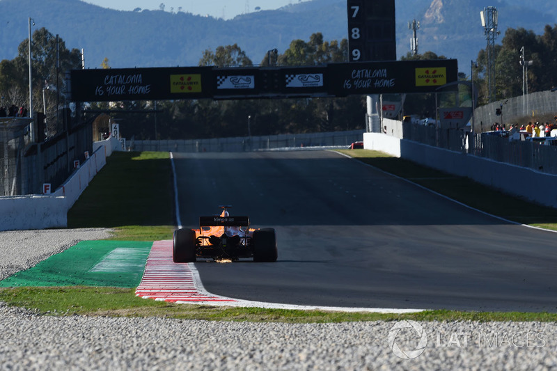 Fernando Alonso, McLaren MCL33, scintille