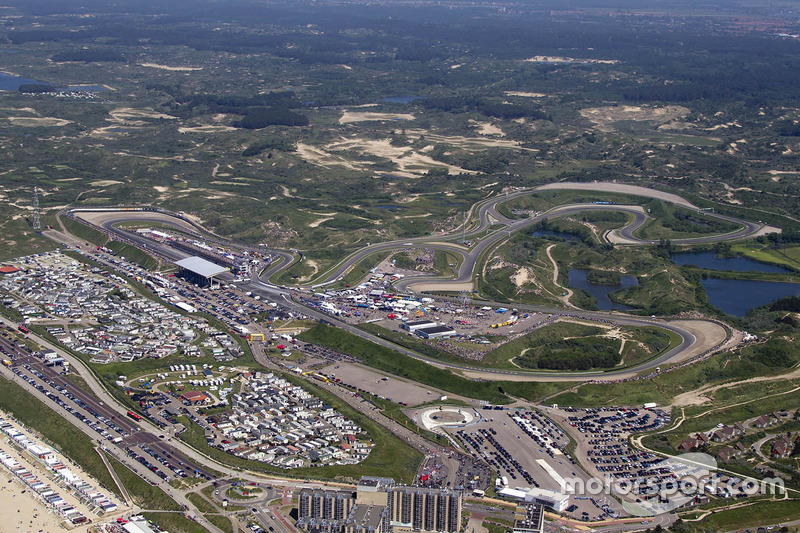 Het circuit van Zandvoort vanuit de lucht.