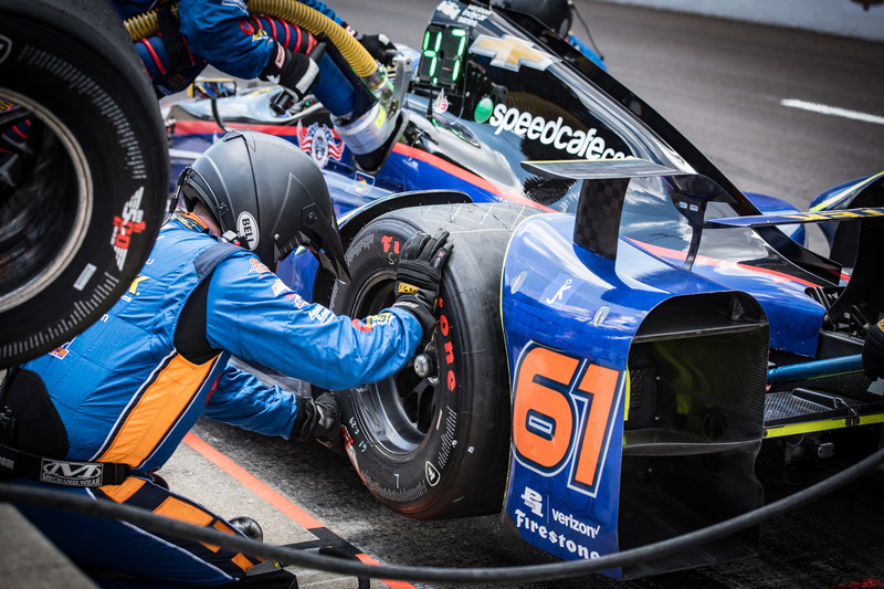 Detalle de la protección del neumático trasero en la IndyCar. La pieza reduce el riesgo de que un coche despegue.