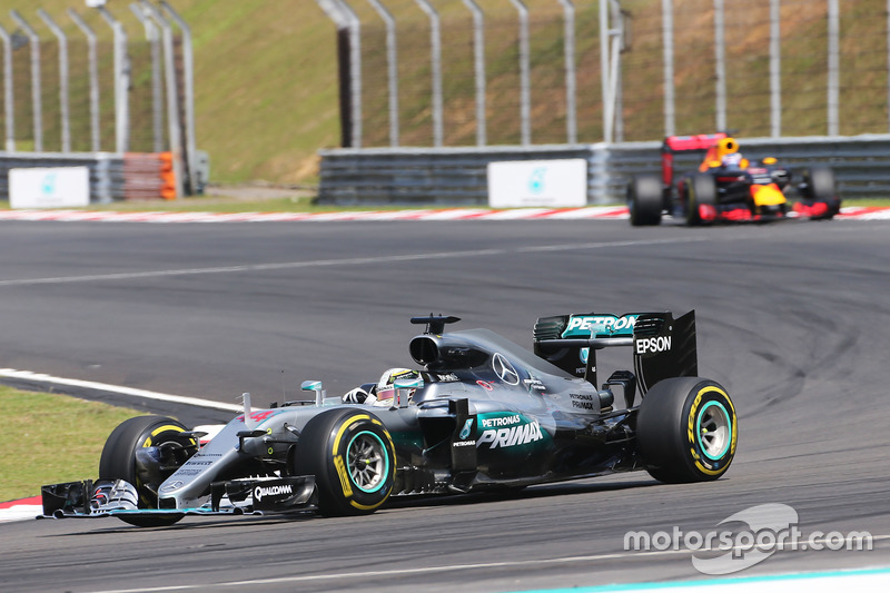 Lewis Hamilton, Mercedes AMG F1 W07 Hybrid