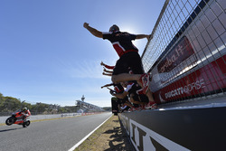Ganador de la carrera Chaz Davies, Ducati Team