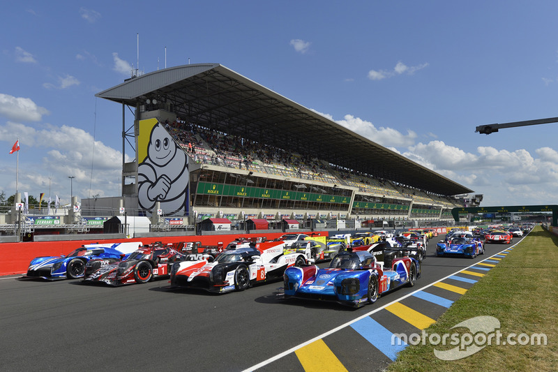 Foto oficial de grupo de coches