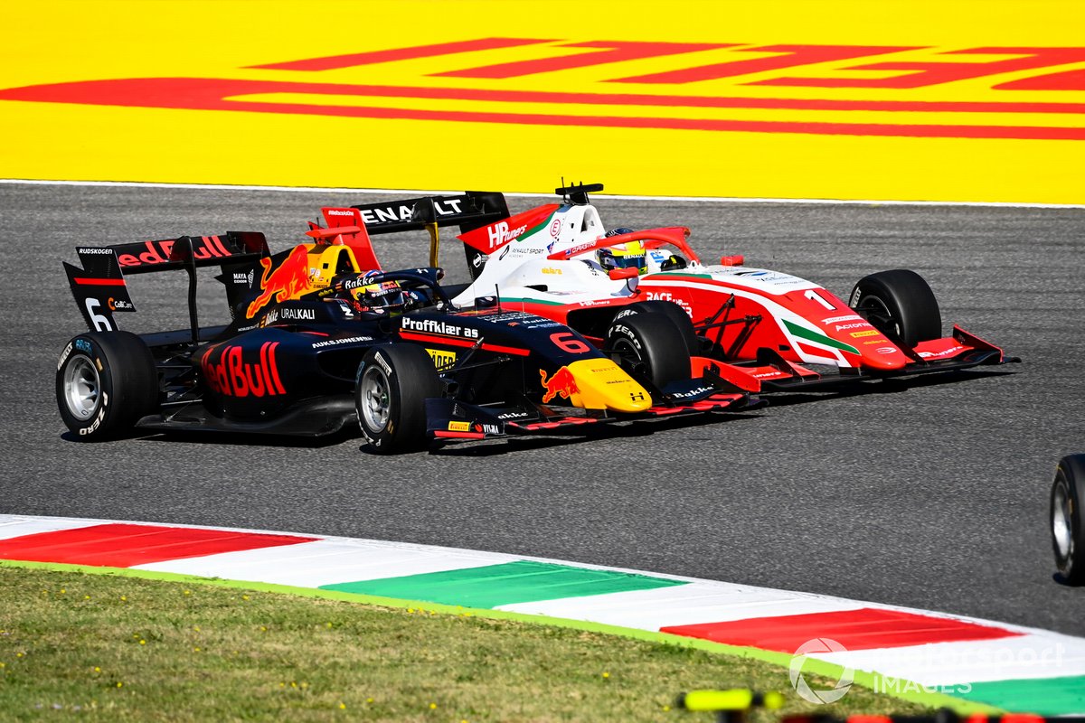 Dennis Hauger, Hitech Grand Prix saat bersaing dengan Oscar Piastri, Prema Racing