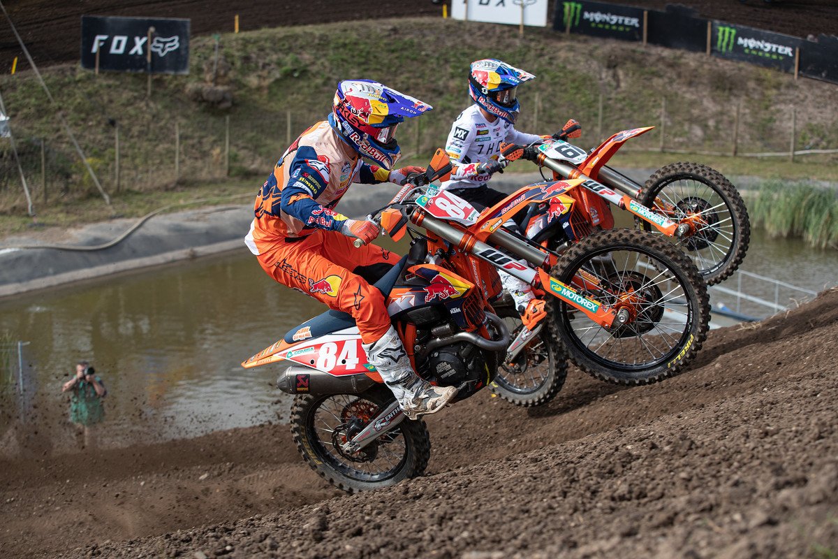 Jeffrey Herlings, Red Bull KTM Factory Racing, Jorge Prado, Red Bull KTM De Carli Factory Racing, bersaing ketat dalam Race 1 MXGP Jerman 2021