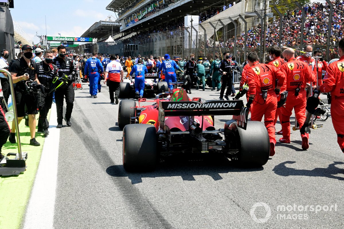 Charles Leclerc, Ferrari SF21, arrives on the grid
