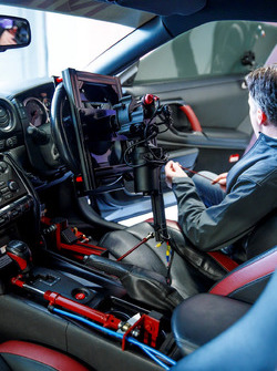 Dünyanın ilk oyun konsolu ile kontrol edilen Nissan GT-R'ı
