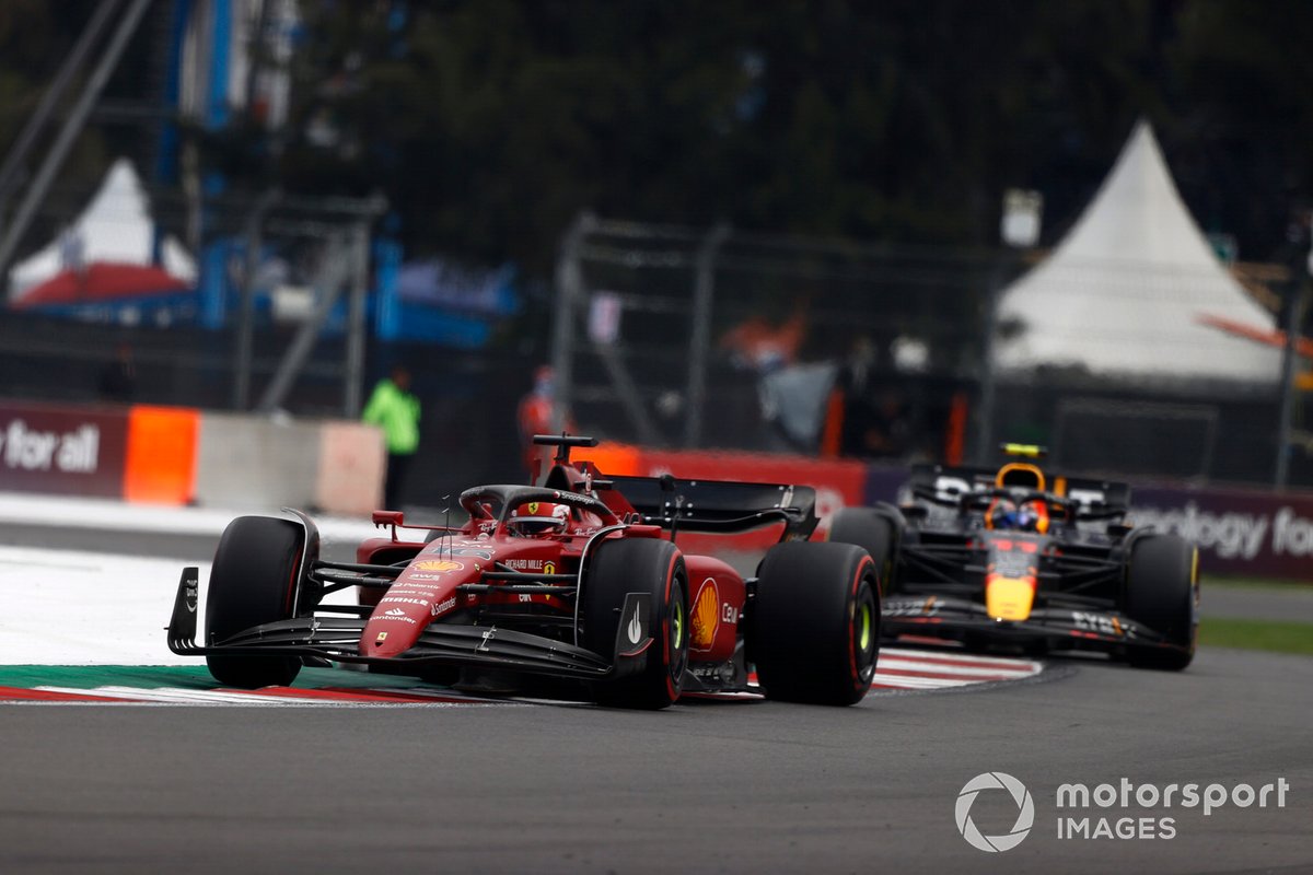 Charles Leclerc, Ferrari F1-75, Sergio Pérez, Red Bull Racing RB18