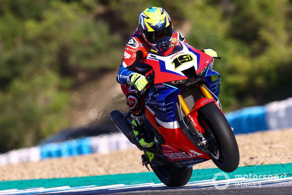 Pembalap Team HRC, Alvaro Bautista, beraksi dengan motor CBR1000RR-R.