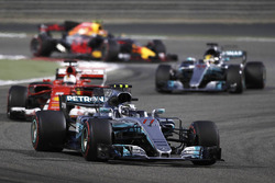 Valtteri Bottas, Mercedes AMG F1 W08, leads Sebastian Vettel, Ferrari SF70H,Lewis Hamilton, Mercedes AMG F1 W08, Max Verstappen, Red Bull Racing RB13