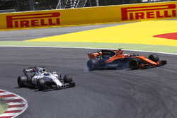 Felipe Massa, Williams FW40, collides, Stoffel Vandoorne, McLaren MCL32, leading to the latter drive