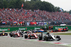 Nico Rosberg, Mercedes AMG F1 W07 Hybrid leads at the start of the race