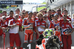 Polesitter Andrea Iannone, Ducati Team; 3. Andrea Dovizioso, Ducati Team