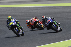 Valentino Rossi, Yamaha Factory Racing sorpassa Jorge Lorenzo, Yamaha Factory Racing