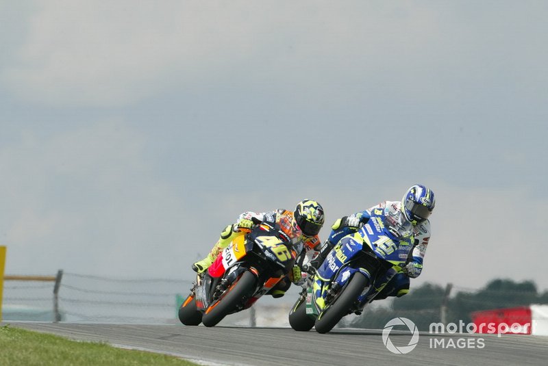 Pembalap Telefonica Movistar Honda Gresini, Sete Gibernau, mampu menjadi pesaing berat Valentino Rossi pada MotoGP musim 2003 dan 2004.