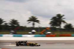 Nico Hulkenberg, Renault Sport F1 Team RS17, kıvılcım saçıyor