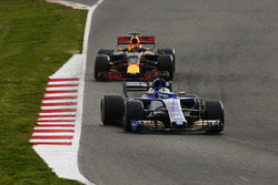 Marcus Ericsson, Sauber C36; Max Verstappen, Red Bull Racing RB13