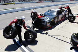 Carl Edwards, Joe Gibbs Racing Toyota pit actie