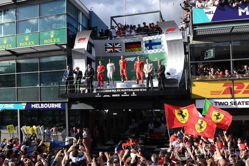 Podyum: 2. sıra Lewis Hamilton, Mercedes AMG F1, yarış galibi Sebastian Vettel, Ferrari, 3. sıra Kimi Raikkonen, Ferrari