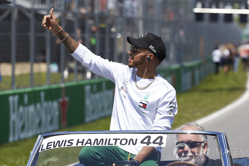 Льюіс Хемілтон, Mercedes AMG F1, на параді пілотів