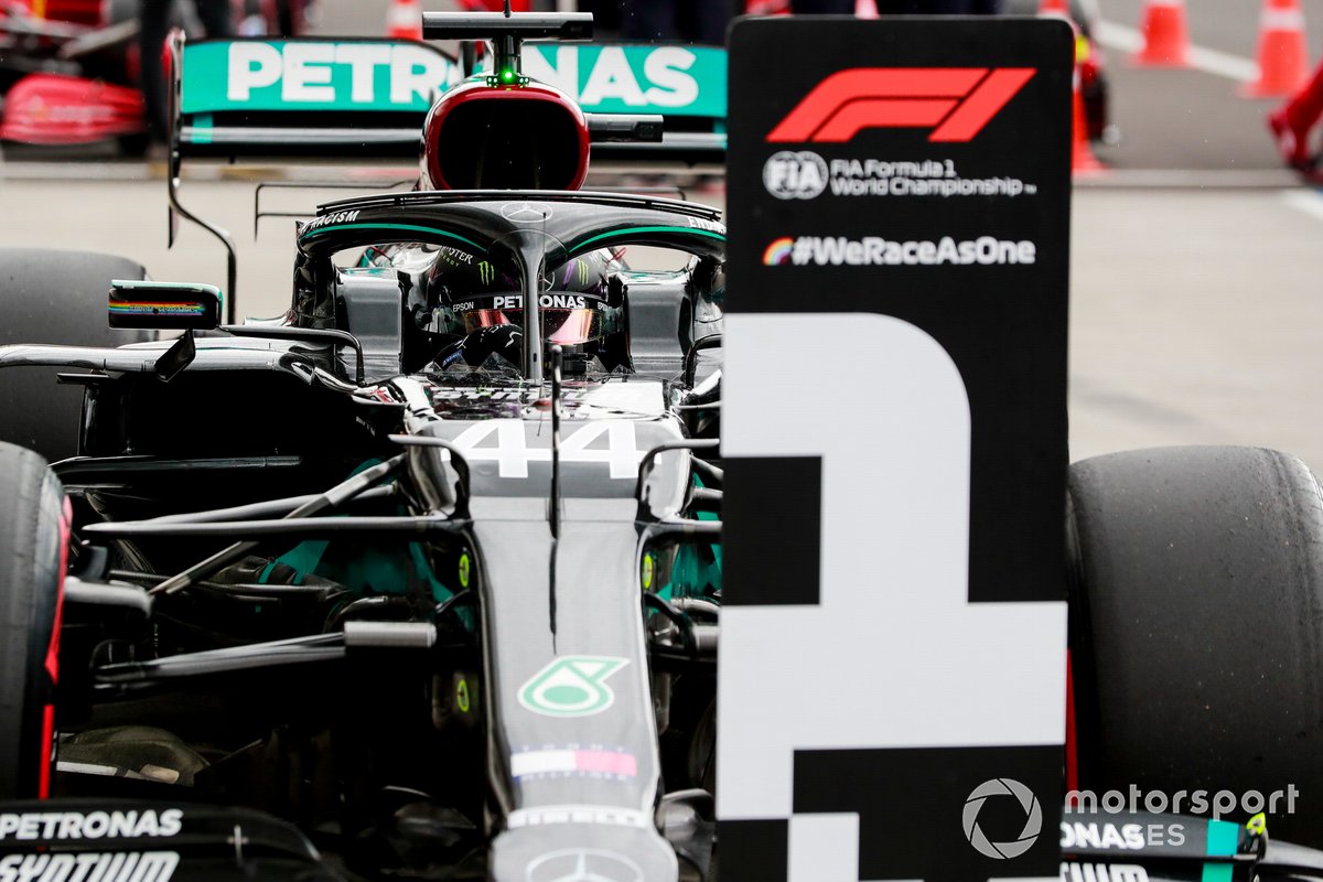 Ganador de la pole Lewis Hamilton, Mercedes F1